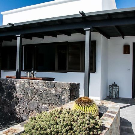 Casa Tahiche - Jacuzzi, Wifi & Bbq Villa Exterior photo