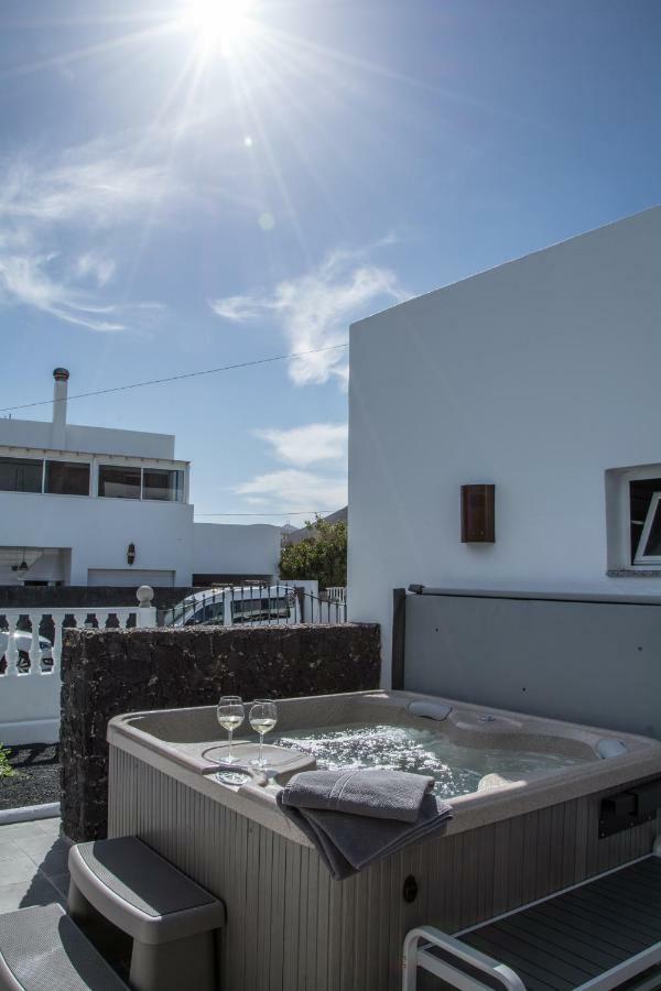 Casa Tahiche - Jacuzzi, Wifi & Bbq Villa Exterior photo